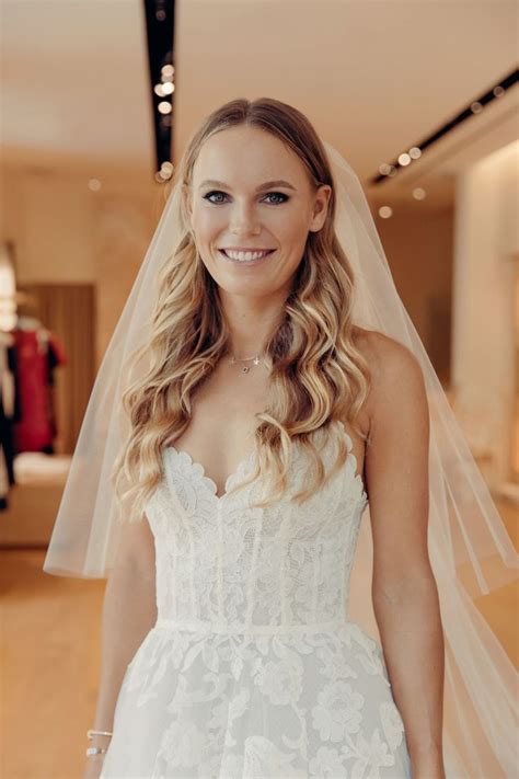 Yes, there's a right way to cancel your wedding. Tennis Star Caroline Wozniacki Wears Custom Oscar de la ...
