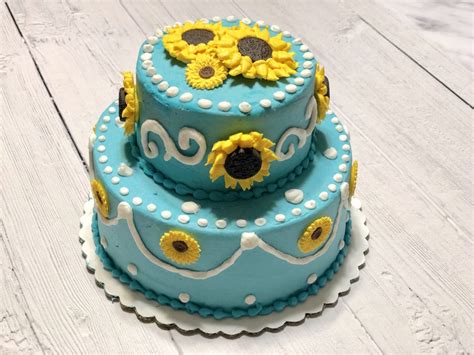 #30 closed star decorating tip. Buttercream Oreo Sunflower Cupcakes | #NeverDoneWithFun
