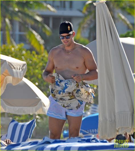 Photo Kris Humphries Goes Shirtless In Miami Photo Just Jared Entertainment News