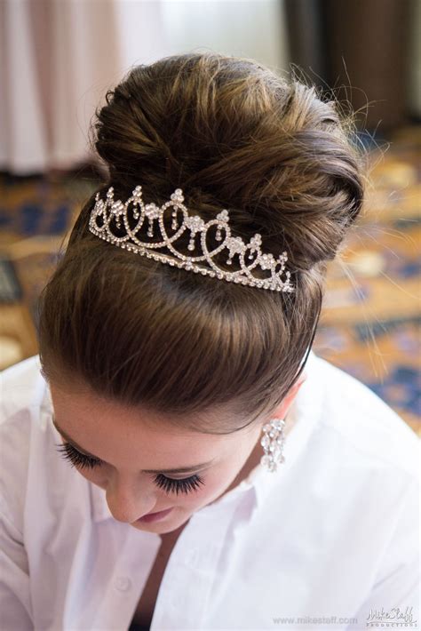25 Wedding Hairstyles With Tiara For Medium Length Hair Hairstyle Catalog