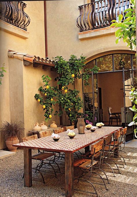 Under the Tuscan Sun: 30 Outdoor Dining in Tuscany | http://www