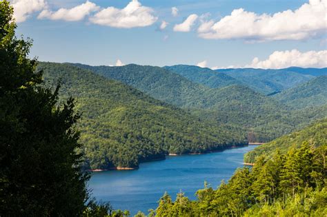 12 Best Lakes In The Blue Ridge Mountains