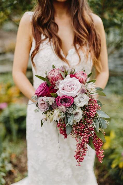 18 Cascade Bouquets For Winter Brides Weddingsonline