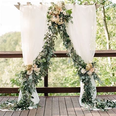 Merangkai bunga altar untuk dekorasi pernikahan. 35+ Ide Dekorasi Altar Pernikahan - Meliee Fashion Look