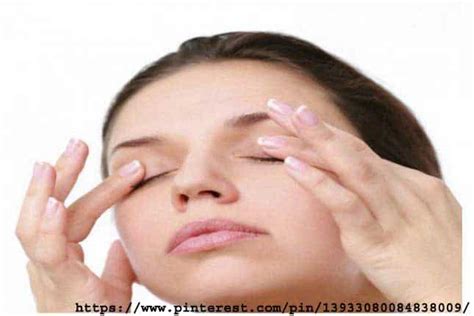 19 Quick Ways To Treat Dark Eyelids Best Home Remedies 2023