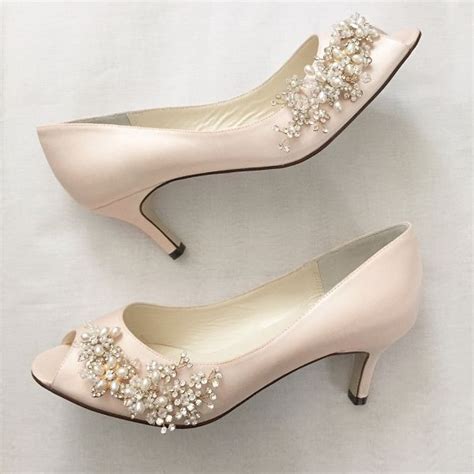 Alibaba.com offers elegant wedding shoes pearls options suited for casual wear and special occasions. 24 Chic Vintage Wedding Shoes from Bella Belle | Deer ...