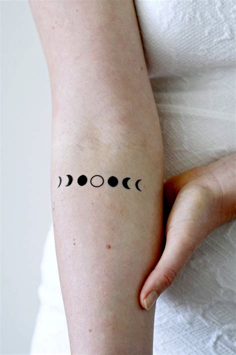 41 Tatuajes De Lunas Y Estrellas Con Significado Para Hombres Y Mujeres