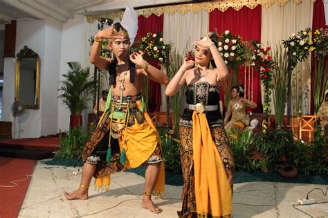 Tari Tradisional Jawa Timur Tari Karonsih