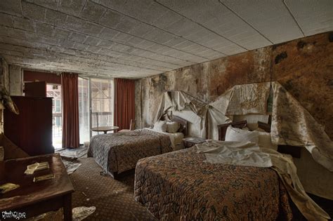 Bedroom Inside The Abandoned Days In Resort In Pennsylvania 5194 X