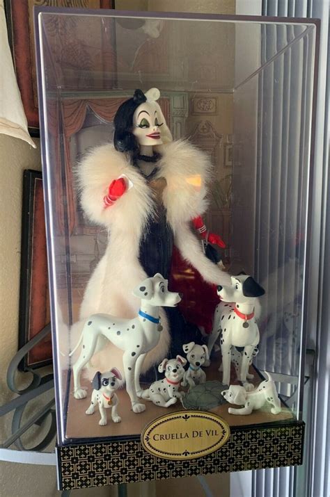 Cruella De Vil And 101 Dalmatians Disney Designer Folktale Collection