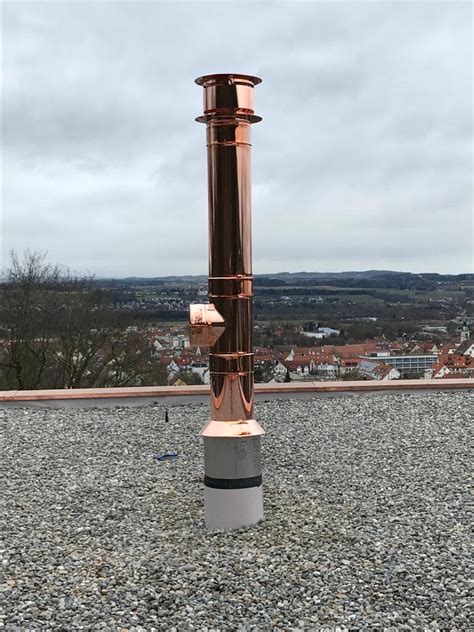 Das innovative schornsteinsystem easytherm aus dem hause hark ermöglicht nahezu jedem hausbesitzer den nachträglichen und unkomplizierten einbau eines schornsteins aus edelstahl, der für unterschiedlichste brennstoffe und anwendungen geeignet ist. Montage eines Edelstahlschornsteins an einem Neubau in ...