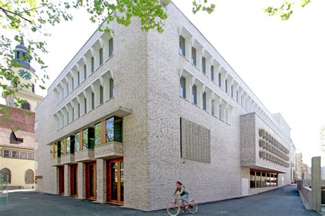 Neue Vertrautheit - Bauhandwerk