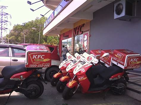 Perhaps you have a group of friends round? PHDelivery and KFC Delivery at Pavilion Bundusan: PIZZA ...