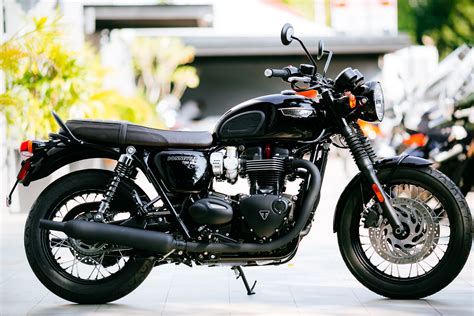 The bonneville t120 is the perfect balance of poise, elegance, and urban attitude. 2016 Triumph Bonneville T120, T120 Black and Thruxton R ...