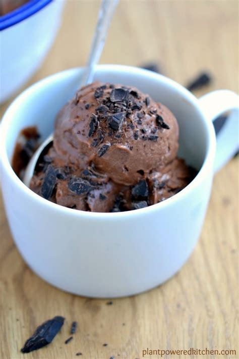 We decided to make this homemade chocolate macadamia nut gelato recipe using ingredients on hand. 5 Minute 5 Ingredient Chocolate Gelato