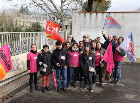Les contribuables particuliers peuvent contacter l'administration fiscale partout en france. Les agents des finances publiques bloquent le centre des ...