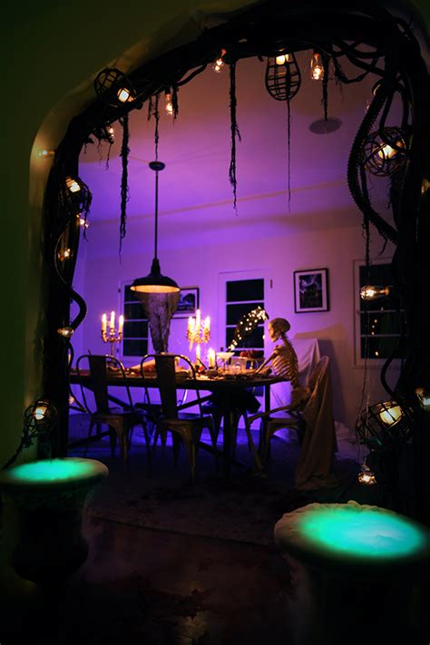 We start with our ideas of curtains for the bedroom, with the sure bet that the white one supposes. 26 Stunning House Halloween Decorations Ideas - Decoration ...