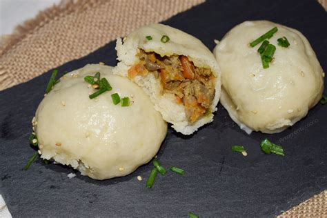 Bollos Chinos Al Vapor Rellenos De Carne Y Setas Baozi En Robot De