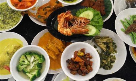 Selain itu, soto ini juga disajikan bersama dengan soun dan irisan tomat. Resep Masakan Kuliner Asli Dari Khas Padang - itsmechatrin