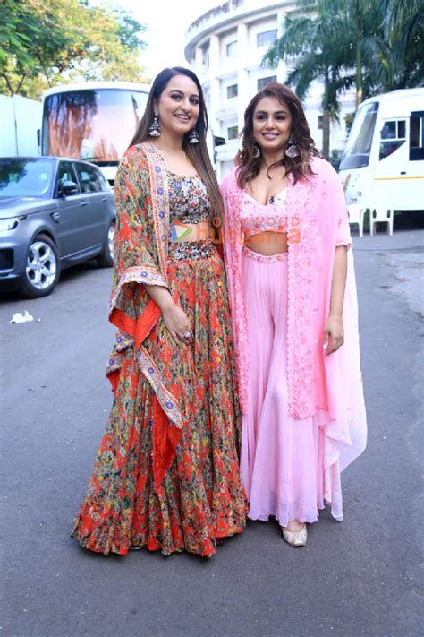 Photos Sonakshi Sinha And Huma Qureshi Snapped Promoting Double Xl On Indian Idol Parties