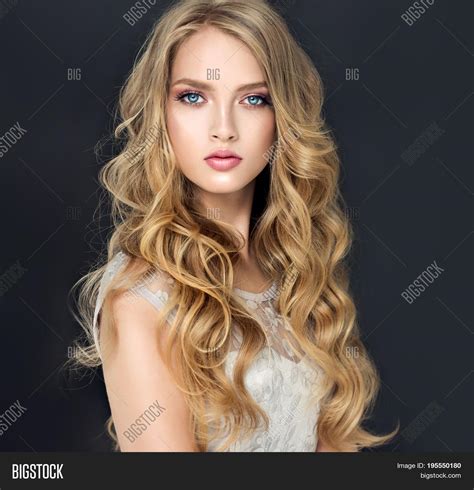 27 Top Photos Blonde Curly Hair Model Blonde Kinky Curly Hair Tips By Model Nejilka Innrangeo