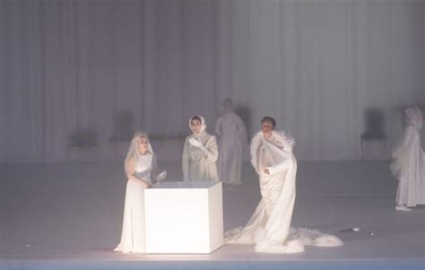 It is based on the legends of don juan, a fictional libertine and seducer, by spanish writer tirso de molina. Opern-Kritik: Salzburger Festspiele - Don Giovanni ...