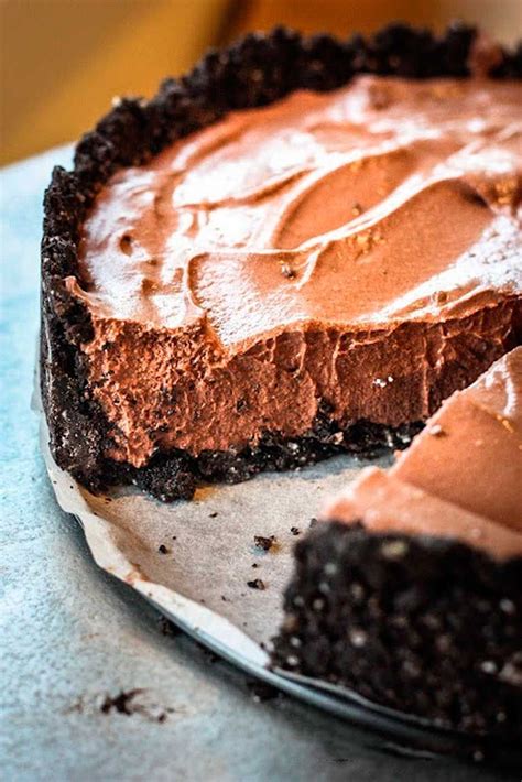 The best chocolate bark, that is vegan.ever. Vegan Oreo Chocolate Mousse Tart in 2020 | Vegan dessert recipes, Vegan desserts, Desserts