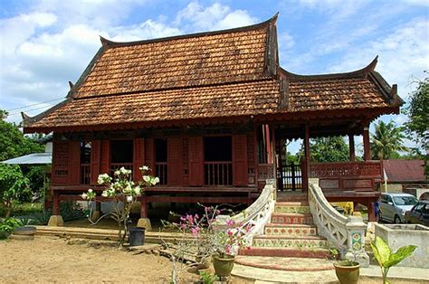 There are many examples of gorgeous traditional malay houses all. Sayang Melaka: Culture: Melaka Malay Traditional House
