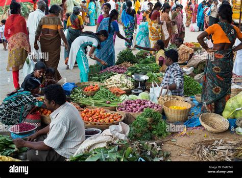 Crowded Vegetable Market In India Hi Res Stock Photography And Images