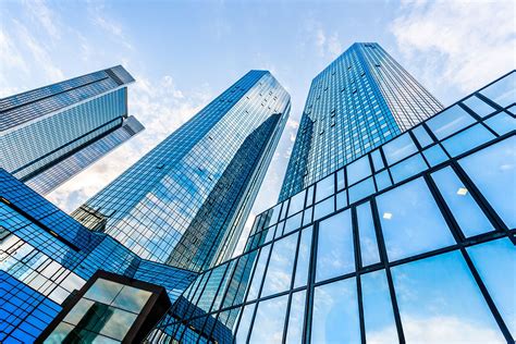 Treten sie ein und erleben sie banking der zukunft: Bank der Zukunft - wie Banken den Wandel aus eigener Kraft ...