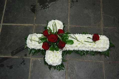 Discover a range of beautiful, affordable funeral flowers designed to offer you traditional fresh cut flowers as. Funeral flowers | Funeral designs | Pictures of funeral ...