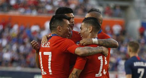 Чили пока только на шестом месте и может похвастаться всего четырьмя баллами. Estados Unidos vs. Chile: Estados Unidos y Chile igualaron ...