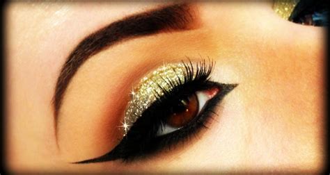 It is a beautiful intense tropical gold shade. 6 Most Glamorous Gold Smokey Eye Makeup Tutorials
