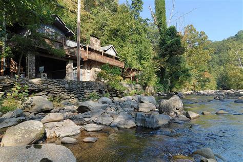 Cabins with an outdoor firepit. Gatlinburg Cabin - A River Song - 3 Bedroom - Sleeps 10 ...