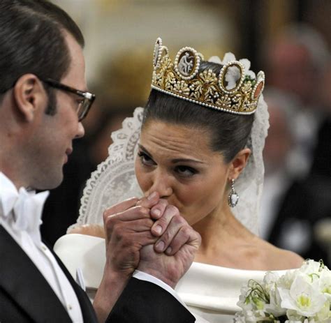 Zur hochzeit von meghan markle royale. Ein Herz und eine Krone: Die Traumhochzeit von Victoria ...