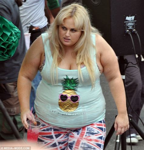 Rebel Wilson Shoots A Scene With Sacha Baron Cohen For New Film Grimsby Daily Mail Online