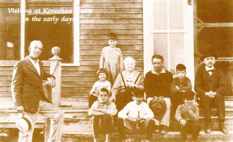 Florida Memory Postcard Showing Group Portrait Of People Visiting At