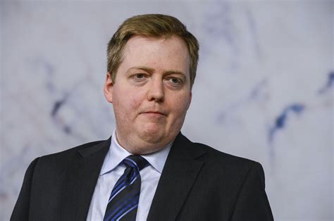 Official Iceland Pm Resigns Amid Panama Papers Fallout Cbs News
