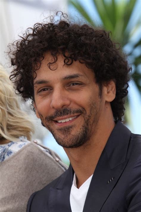 Mixed people normally have curly hair and their hairstyles may vary with the thickness of the hair, the type of the curls and the length of the hair. Biracial Men With Mixed Hair - Wavy Haircut