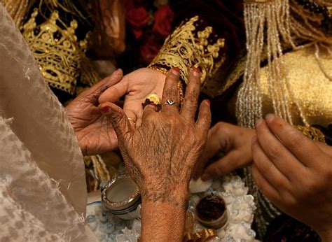 Tasdira And Tiaras An Inside Look At Algerian Weddings Middle East Eye