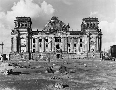 russia building mini reichstag for yunarmia youth army to reenact 1945 defeat of germany