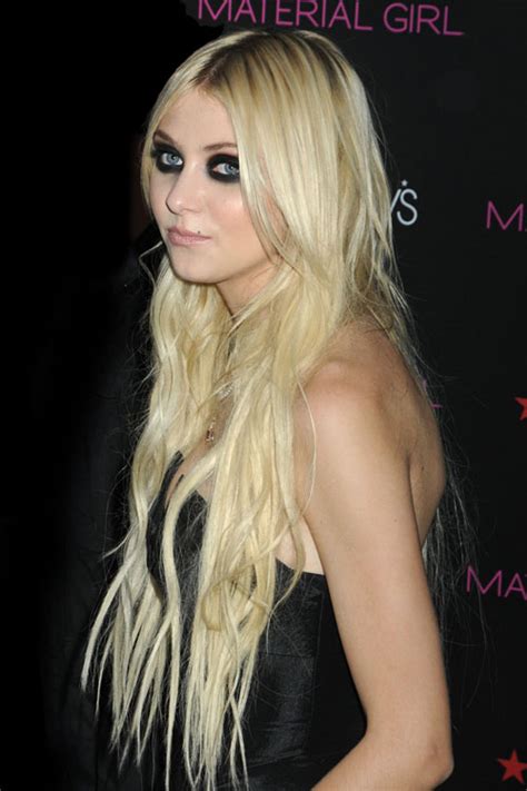 Taylor Momsen Wavy Golden Blonde Hairstyle Steal Her Style