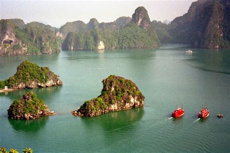 Halong Bay Vietnam Most Beautiful Bay Of The World Most Beautiful