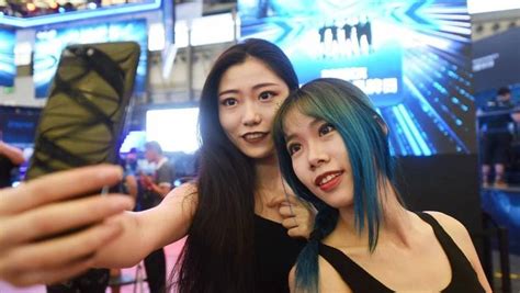 Study Women Take Sexy Selfies To Compete Bendigo Advertiser