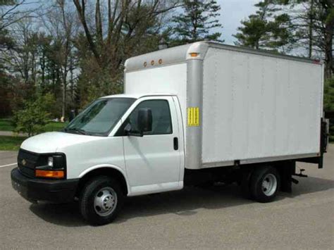 Despite rising fuel prices, the heavy truck market is more popular than ever. Chevrolet CUTAWAY 12 FT BOX / LIFT (2011) : Van / Box Trucks
