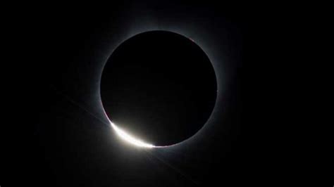 Gerhanamatahari.id menyediakan kacamata gerhana matahari dari american paper optics usa dan rutherfurd science usa yang berkualitas sertifikat ce dan iso. Gerhana Matahari Cincin Diakhir 2019 | Gerhana matahari ...