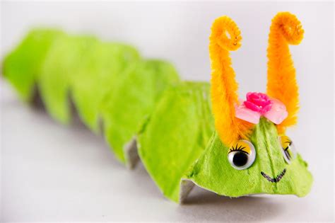 Hoy vamos a ver cómo hacer cactus decorativos con cartón reciclado. Cómo hacer una oruga de cartón de huevos: 6 pasos