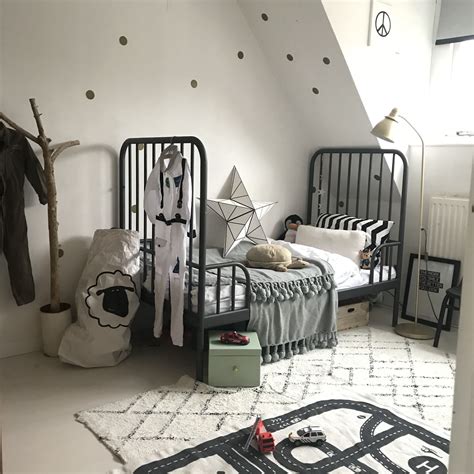 In this video i'm giving you a room tour of our bedroom that we've furnished with thrifted finds, ikea, and diy projects, for a. Kidsroom boys. Ikea. Boho kidsroom | Boy room, Boy bedroom ...