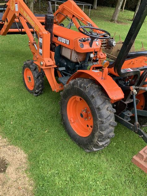 Kubota B7001 Compact Tractorloader Cw Ground Care Implements 2wd