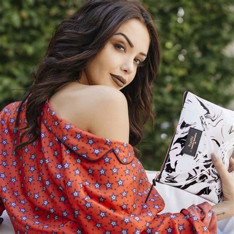 Check out the latest pictures, photos and images of nabilla benattia. Beautiful Box : une collaboration exclusive avec Nabilla ...